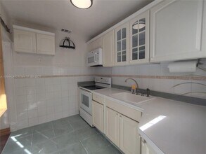 310 SW 1st Ave in Dania Beach, FL - Building Photo - Building Photo