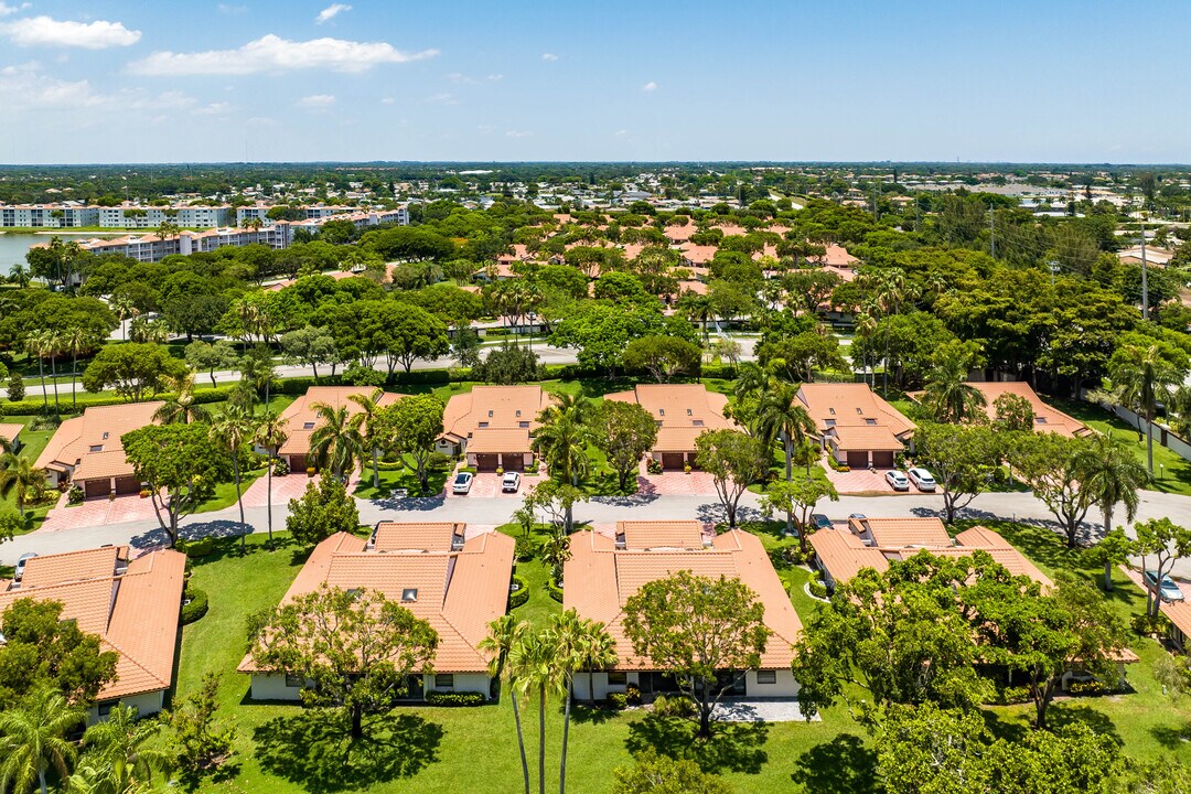 Huntington Pointe in Delray Beach, FL - Foto de edificio