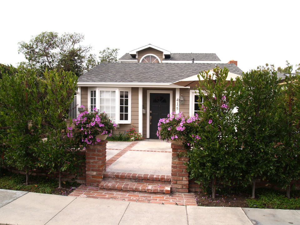 415 Narcissus Ave in Newport Beach, CA - Building Photo