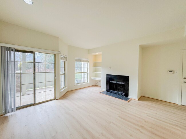 12164 Penderview Ln in Fairfax, VA - Building Photo - Building Photo