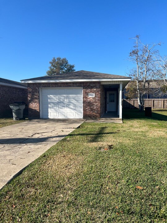 1608 W Common St in Lake Charles, LA - Building Photo