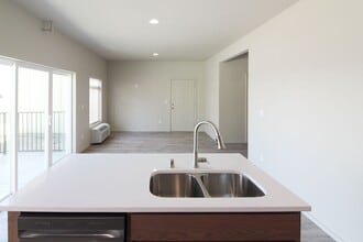 1200 N 8th Ave in Othello, WA - Building Photo - Building Photo