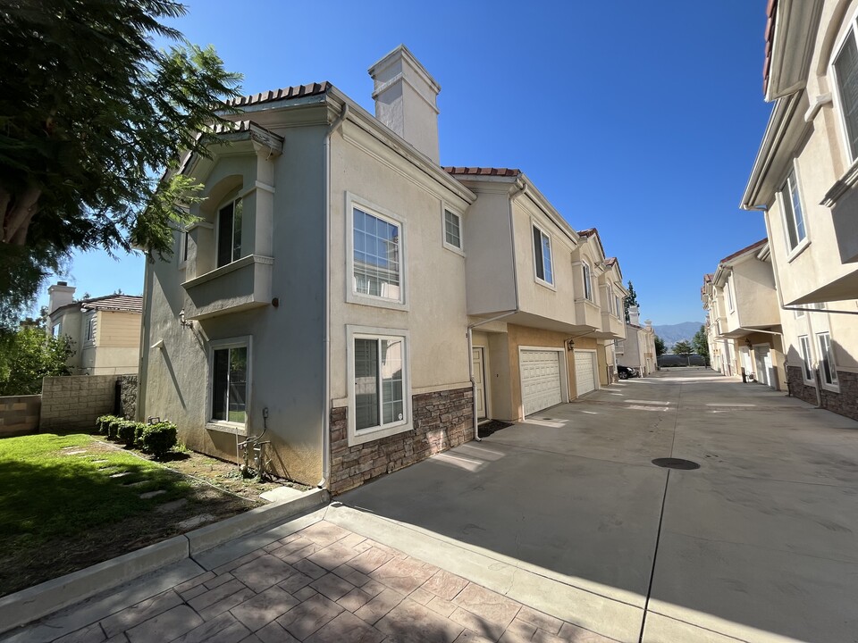 13252 Ramona Blvd, Unit B in Baldwin Park, CA - Foto de edificio