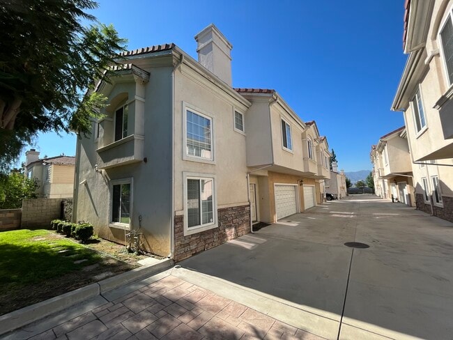 13252 Ramona Blvd, Unit B