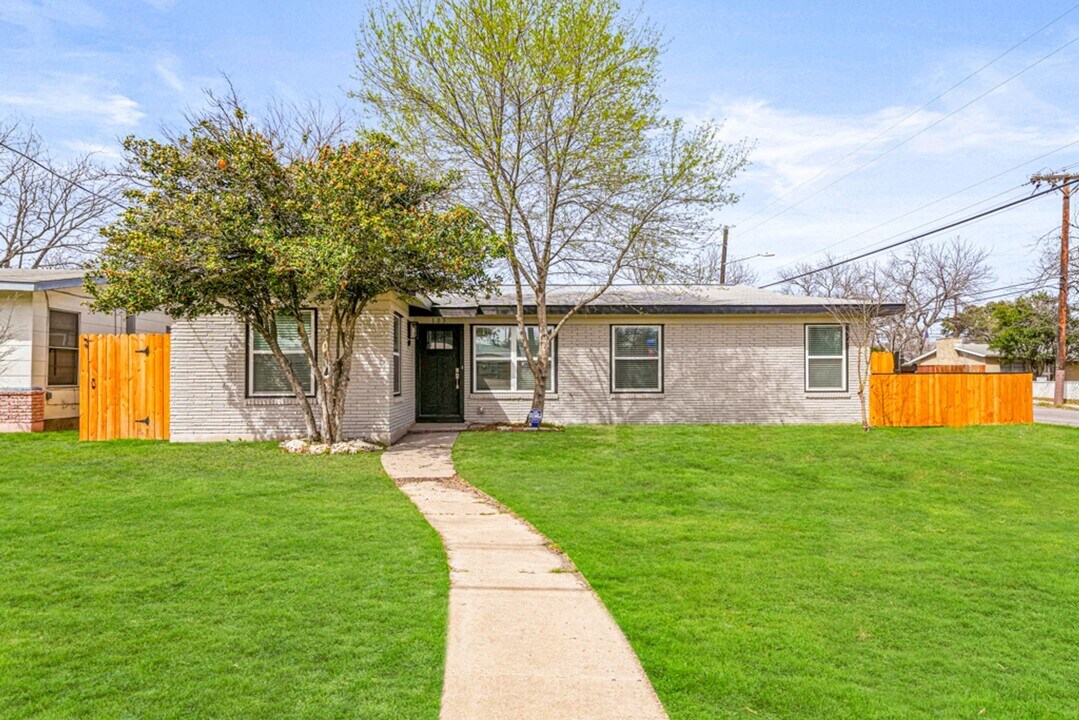 101 Fennel Dr in San Antonio, TX - Building Photo