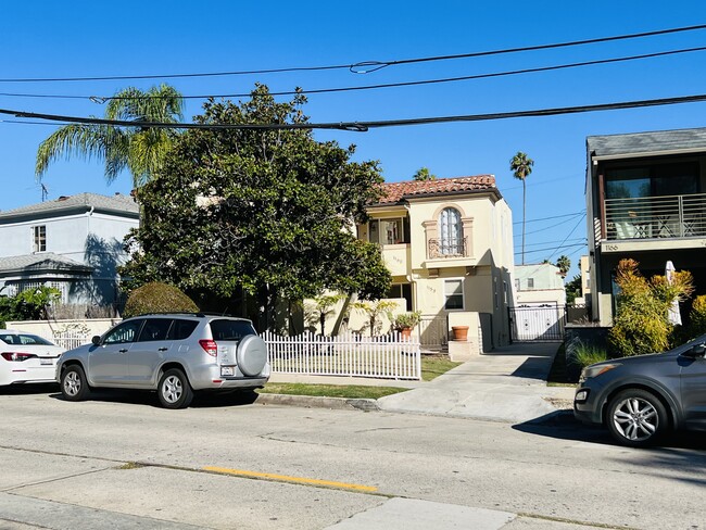 1158 S Cochran Ave in Los Angeles, CA - Building Photo - Building Photo