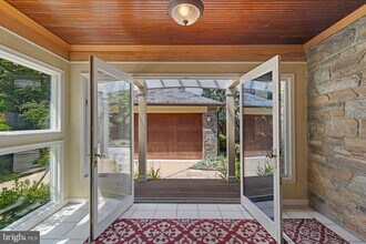 5109 Fairglen Ln in Chevy Chase, MD - Building Photo - Building Photo