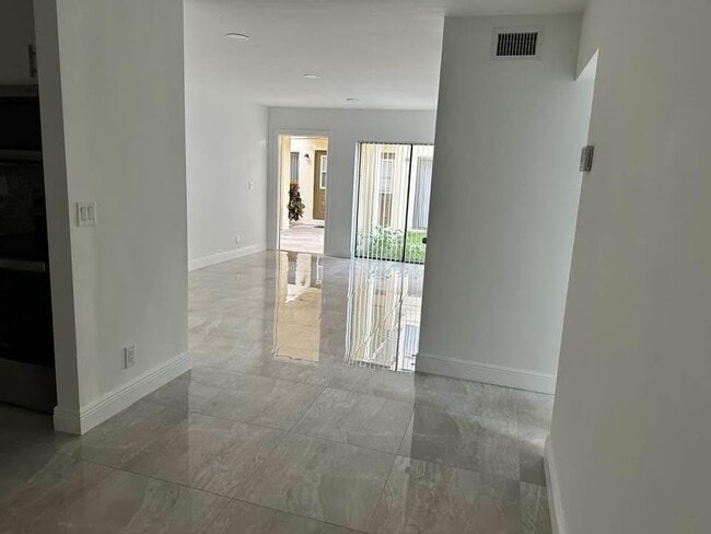 11592 Royal Palm Blvd, Unit 11592