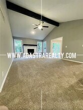 1390 W Prairie Ct in Olathe, KS - Building Photo - Building Photo