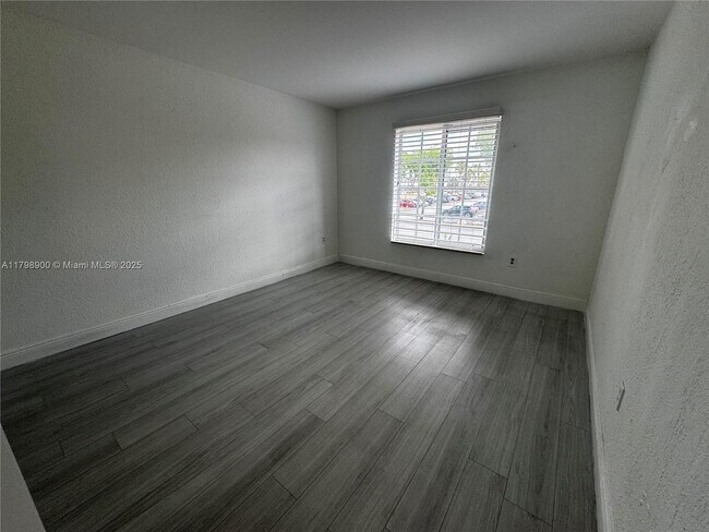 4900 NW 79th Ave, Unit 202 in Doral, FL - Building Photo - Building Photo