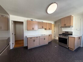 40 N Clover St in Poughkeepsie, NY - Building Photo