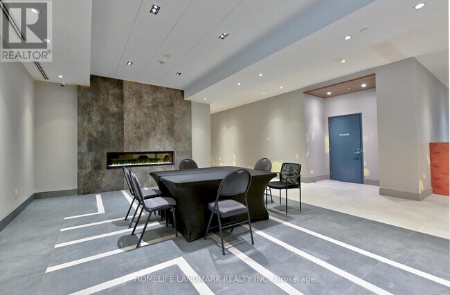 3270 Sheppard Ave E in Toronto, ON - Building Photo - Building Photo