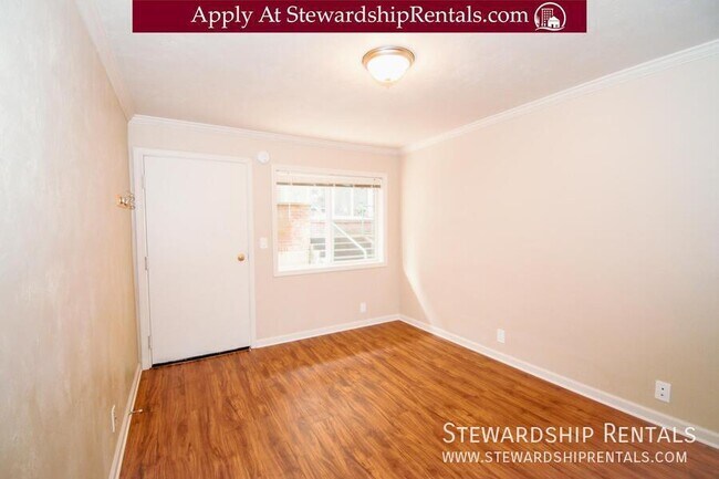 1827 Harris St in Eugene, OR - Foto de edificio - Building Photo