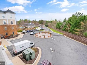 3810 Lightfoot St, Unit 310 in Chantilly, VA - Building Photo - Building Photo