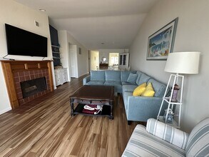 5 Turtle Bay Dr in Branford, CT - Building Photo - Building Photo