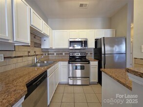 2107 Lennoxshire Square Ct in Charlotte, NC - Building Photo - Building Photo