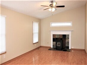 293 Iris Trail Dr in Galloway, OH - Building Photo - Building Photo