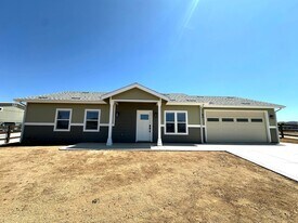 28859 Wickerd Rd in Menifee, CA - Building Photo