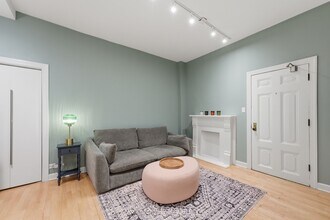 431 W Oakdale Ave in Chicago, IL - Building Photo - Building Photo