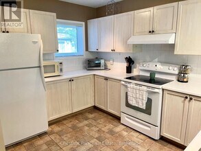 812 Suncrest Cir in Collingwood, ON - Building Photo - Building Photo