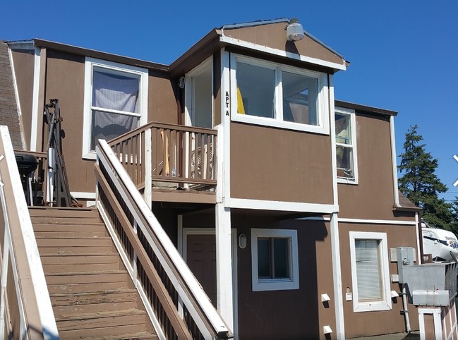 Columbia Trailer Court in Longview, WA - Building Photo - Building Photo