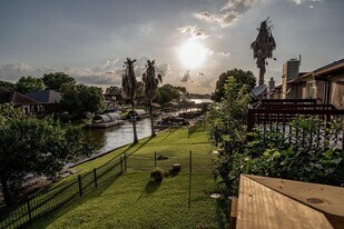 13209 Bluff View Dr in Willis, TX - Building Photo