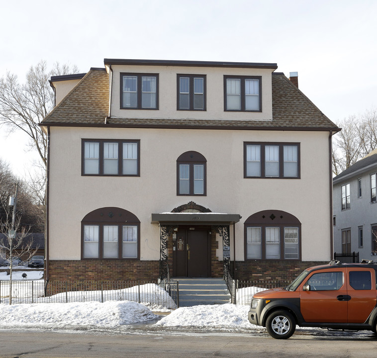 400 Marshall Ave in St. Paul, MN - Building Photo