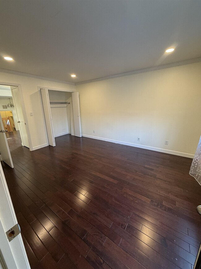 27 Marina Ky in Secaucus, NJ - Building Photo - Building Photo