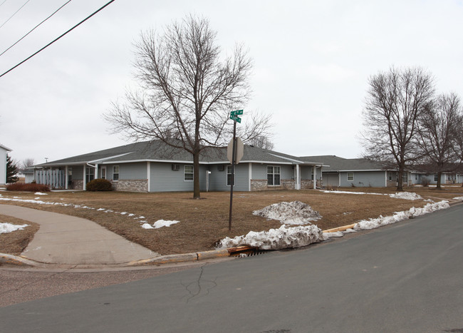 403-409 24th St N in Menomonie, WI - Foto de edificio - Building Photo