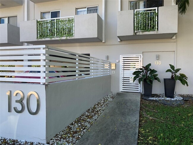 130 Mendoza Ave in Coral Gables, FL - Building Photo - Building Photo
