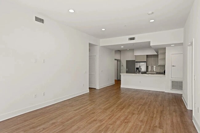 5308 Sepulveda Blvd, Unit 215 in Los Angeles, CA - Foto de edificio - Building Photo