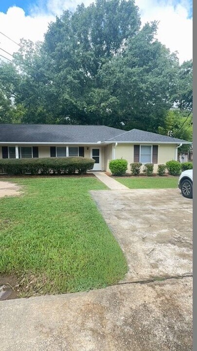 1406 S Jennings Ave in Lanett, AL - Building Photo