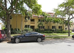 25 Menores Ave in Coral Gables, FL - Building Photo - Building Photo