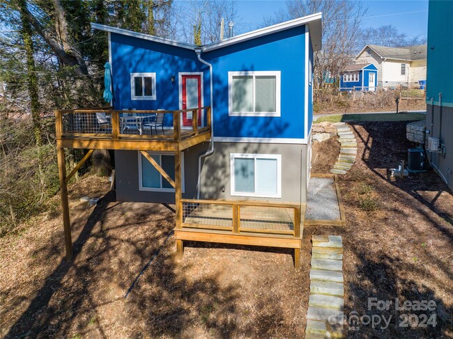 16 Dellwood St in Asheville, NC - Foto de edificio - Building Photo