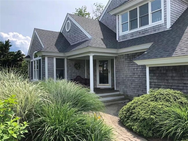 611 Wolcott Ave in Middletown, RI - Building Photo - Building Photo