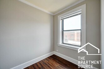 817 W Lakeside Pl in Chicago, IL - Building Photo - Building Photo