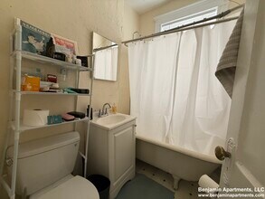 55 Park Dr, Unit 8 in Boston, MA - Foto de edificio - Building Photo