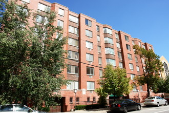 13849 Barclay Ave in Flushing, NY - Foto de edificio - Building Photo