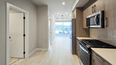 110-18A 18a St NW in Calgary, AB - Building Photo - Building Photo