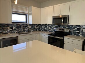 2541 SE 1st St in Homestead, FL - Building Photo - Building Photo