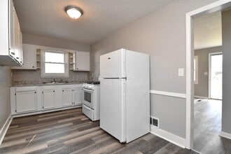 9002 Whippoorwill Rd in Louisville, KY - Building Photo - Building Photo