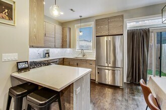 2339 N Drake Ave in Chicago, IL - Building Photo - Building Photo
