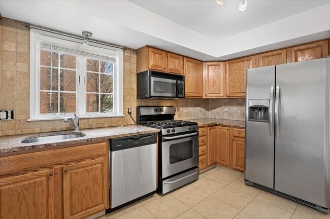 727 Warburton Ave in Yonkers, NY - Building Photo - Building Photo