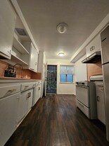 1850 N La Brea Ave in Los Angeles, CA - Building Photo