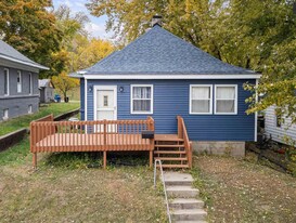 158 5th St in Silvis, IL - Building Photo