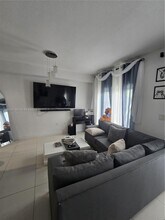 14437 SW 260th St in Princeton, FL - Foto de edificio - Building Photo