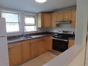120 Cerny Pl in West Islip, NY - Building Photo - Building Photo
