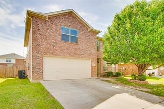 937 Canary Dr in Saginaw, TX - Building Photo - Building Photo