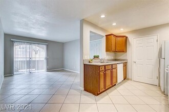 221 Mission Newport Ln in Las Vegas, NV - Building Photo - Building Photo