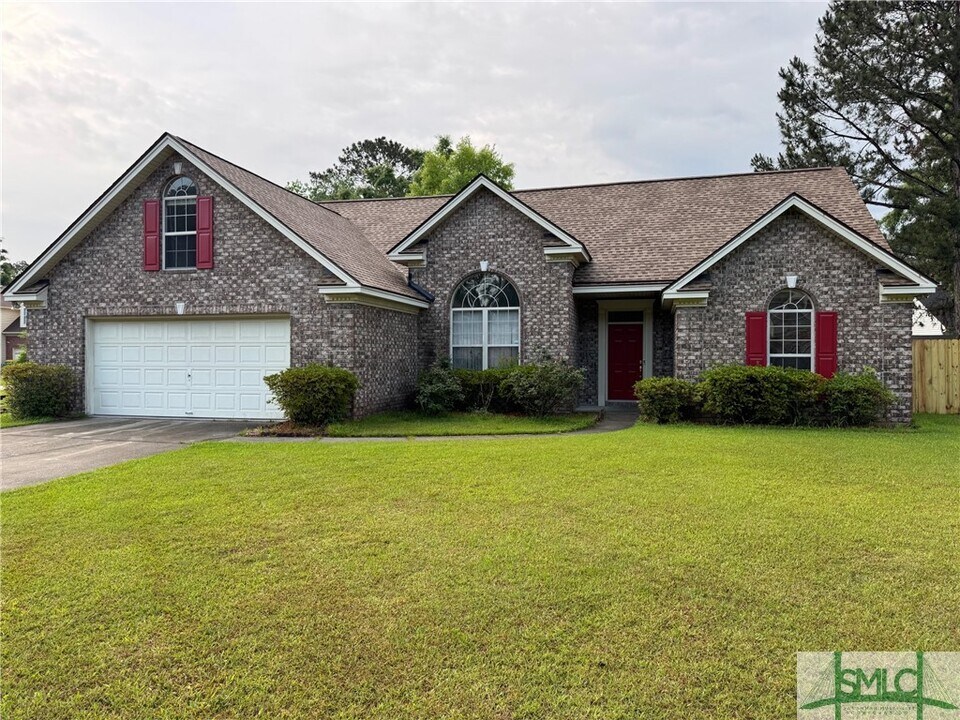 144 Village Lake Dr in Pooler, GA - Building Photo